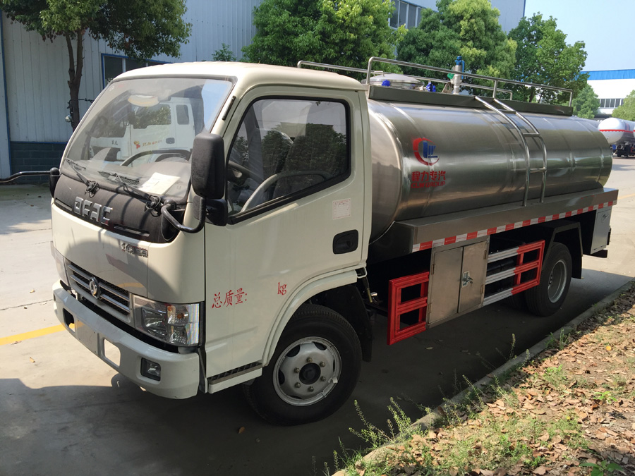 国五4.2吨东风多利卡鲜奶运输车